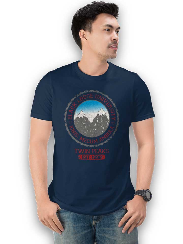 black-lodge-university-2-t-shirt dunkelblau 2