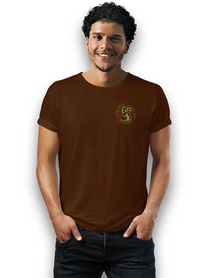 cobra-kai-logo-chest-print-t-shirt braun 2