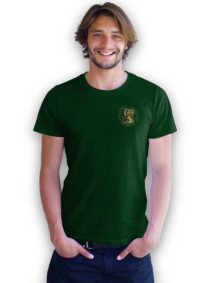 cobra-kai-logo-chest-print-t-shirt dunkelgruen 2