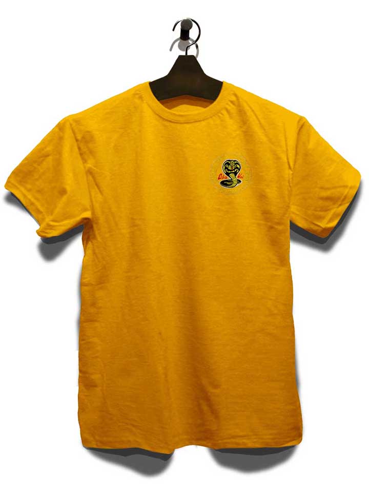 cobra-kai-logo-chest-print-t-shirt gelb 3