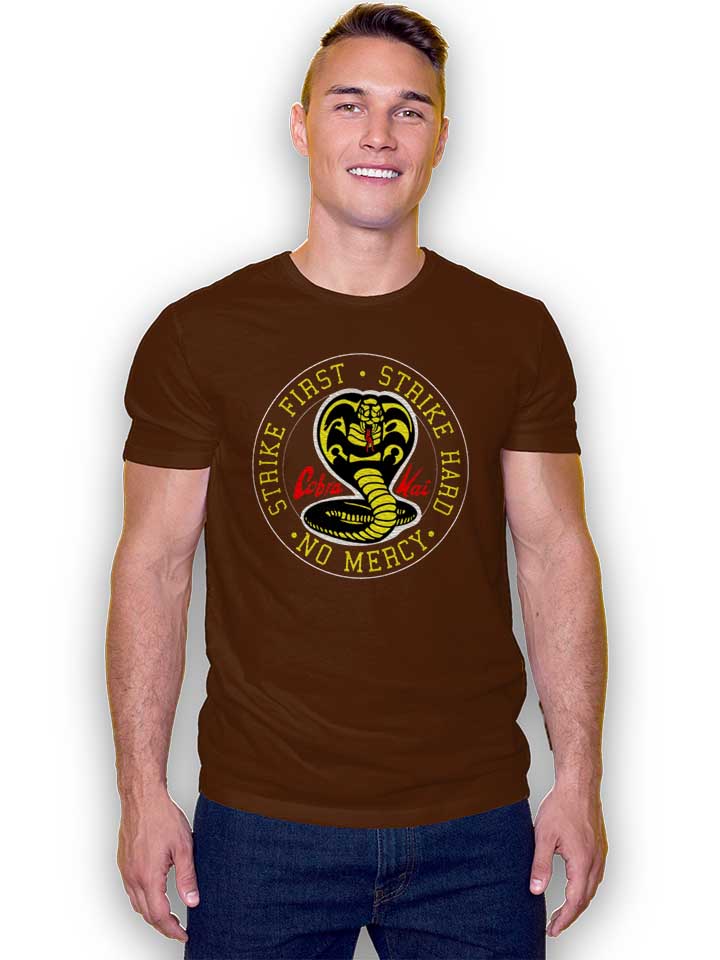 cobra-kai-logo-t-shirt braun 2