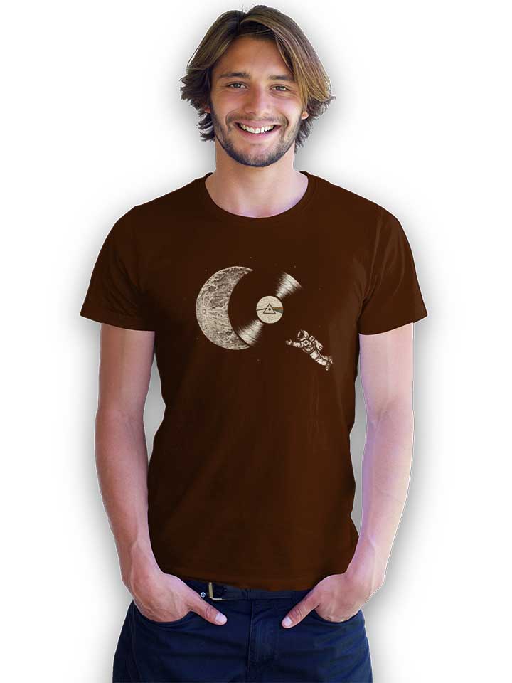 dark-side-moon-astronaut-t-shirt braun 2