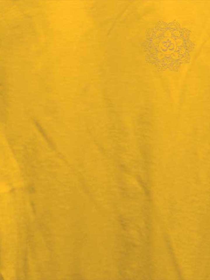 golden-om-mandala-chest-print-damen-t-shirt gelb 4