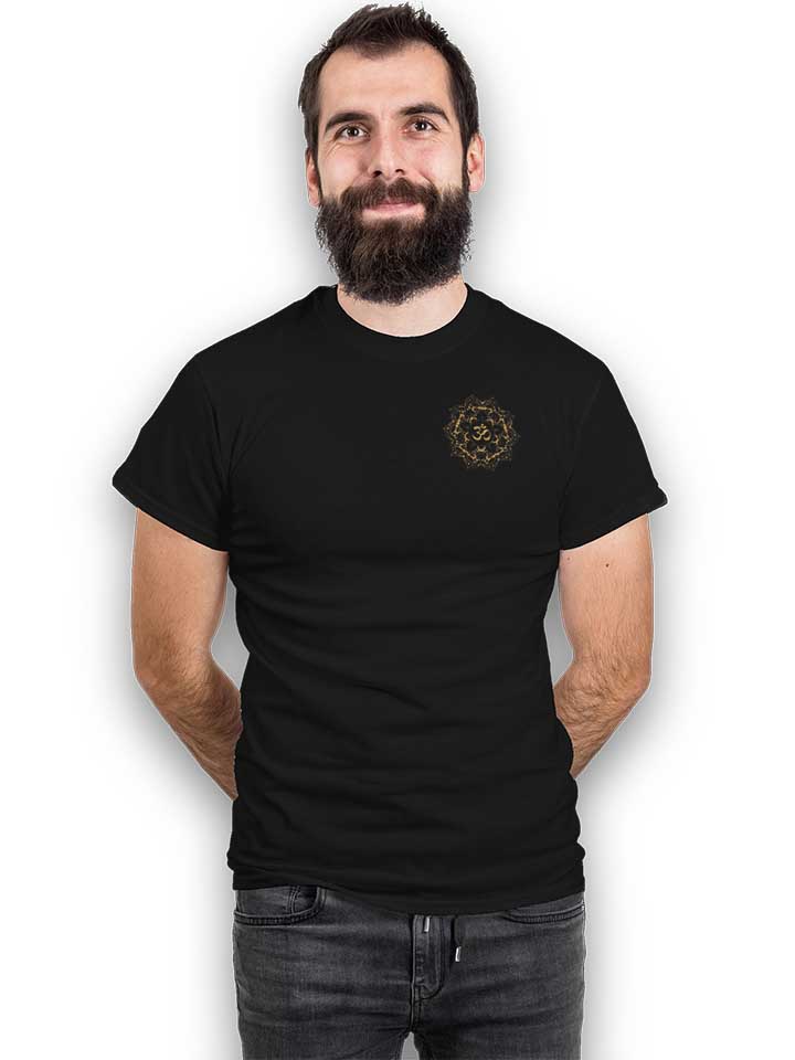 golden-om-mandala-chest-print-t-shirt schwarz 2
