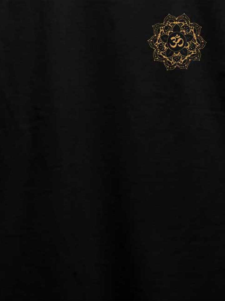 golden-om-mandala-chest-print-t-shirt schwarz 4