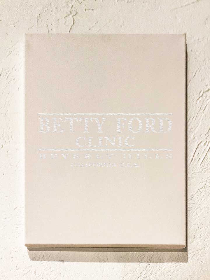 betty-ford-clinic-leinwand weiss 1