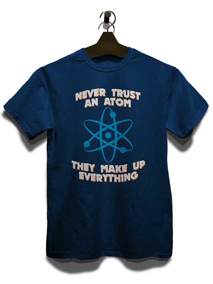 never-trust-an-atom-thay-make-up-everything-t-shirt dunkelblau 3
