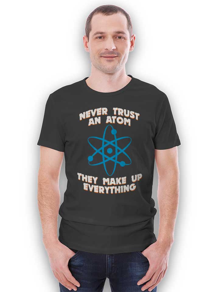 never-trust-an-atom-thay-make-up-everything-t-shirt dunkelgrau 2