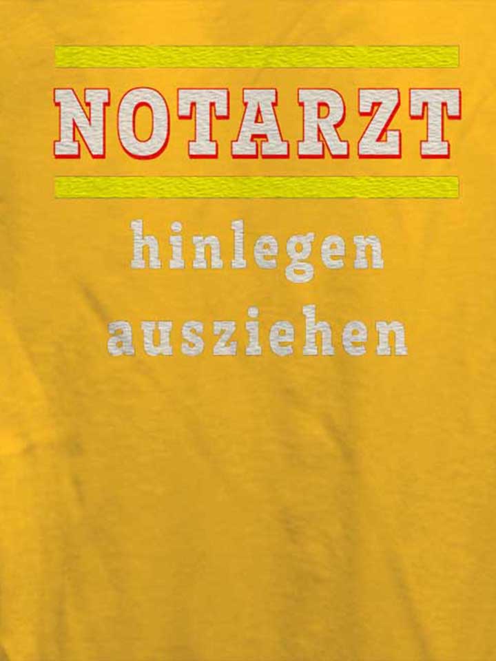 notarzt-hinlegen-ausziehen-damen-t-shirt gelb 4
