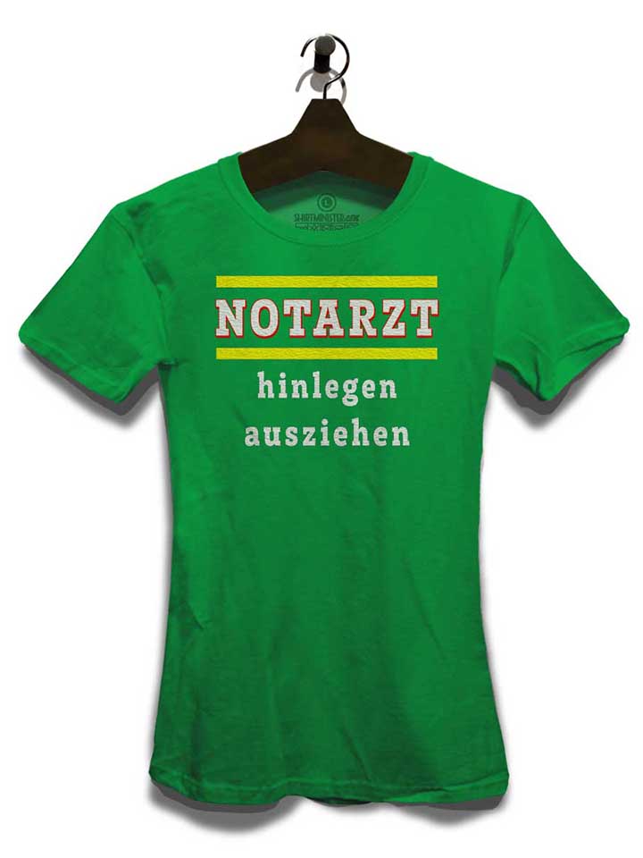 notarzt-hinlegen-ausziehen-damen-t-shirt gruen 3