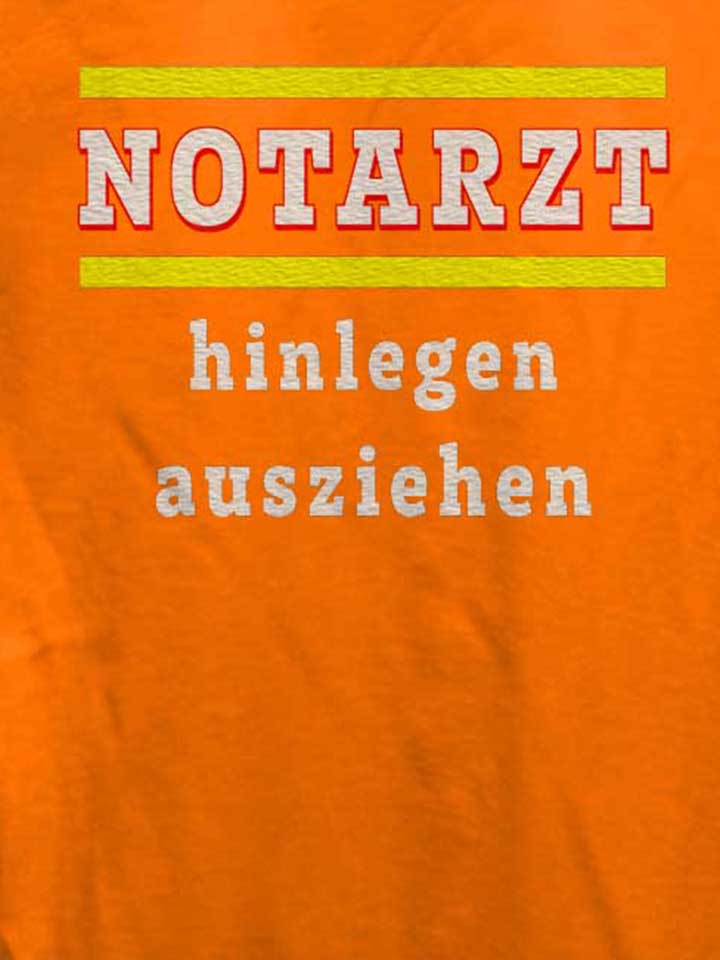 notarzt-hinlegen-ausziehen-damen-t-shirt orange 4