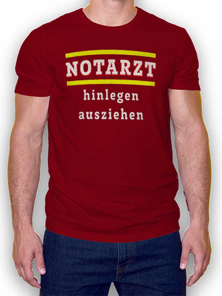 notarzt-hinlegen-ausziehen-t-shirt bordeaux 1