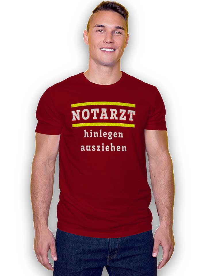 notarzt-hinlegen-ausziehen-t-shirt bordeaux 2