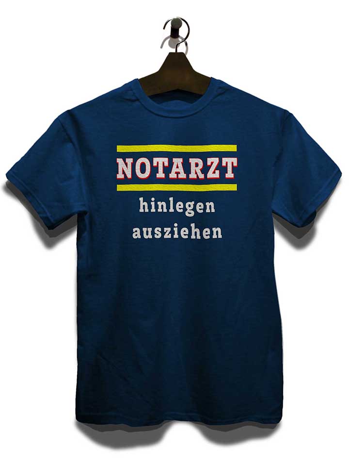 notarzt-hinlegen-ausziehen-t-shirt dunkelblau 3