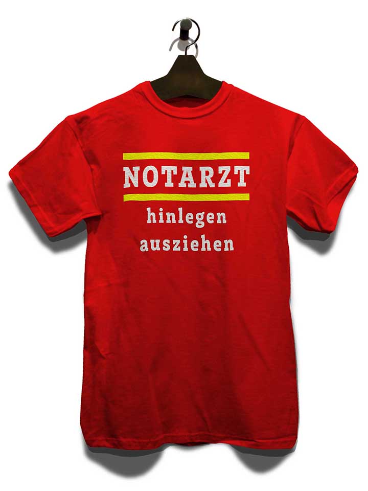 notarzt-hinlegen-ausziehen-t-shirt rot 3