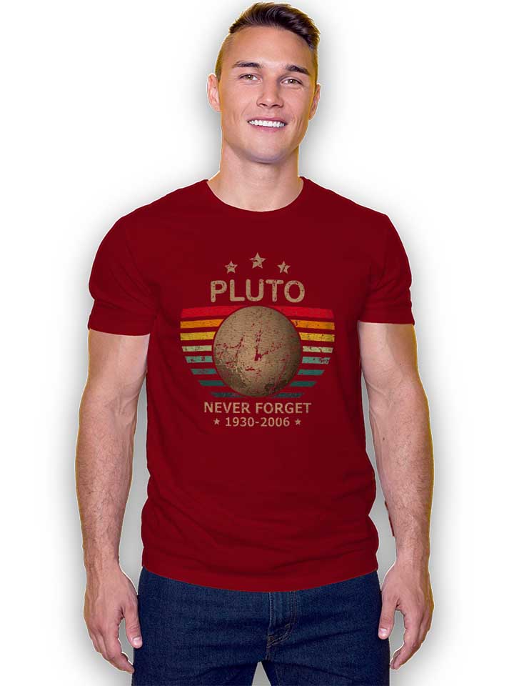 pluto-never-forget-t-shirt bordeaux 2