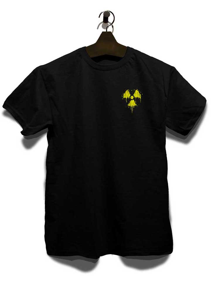 radioactive-logo-chest-print-t-shirt schwarz 3