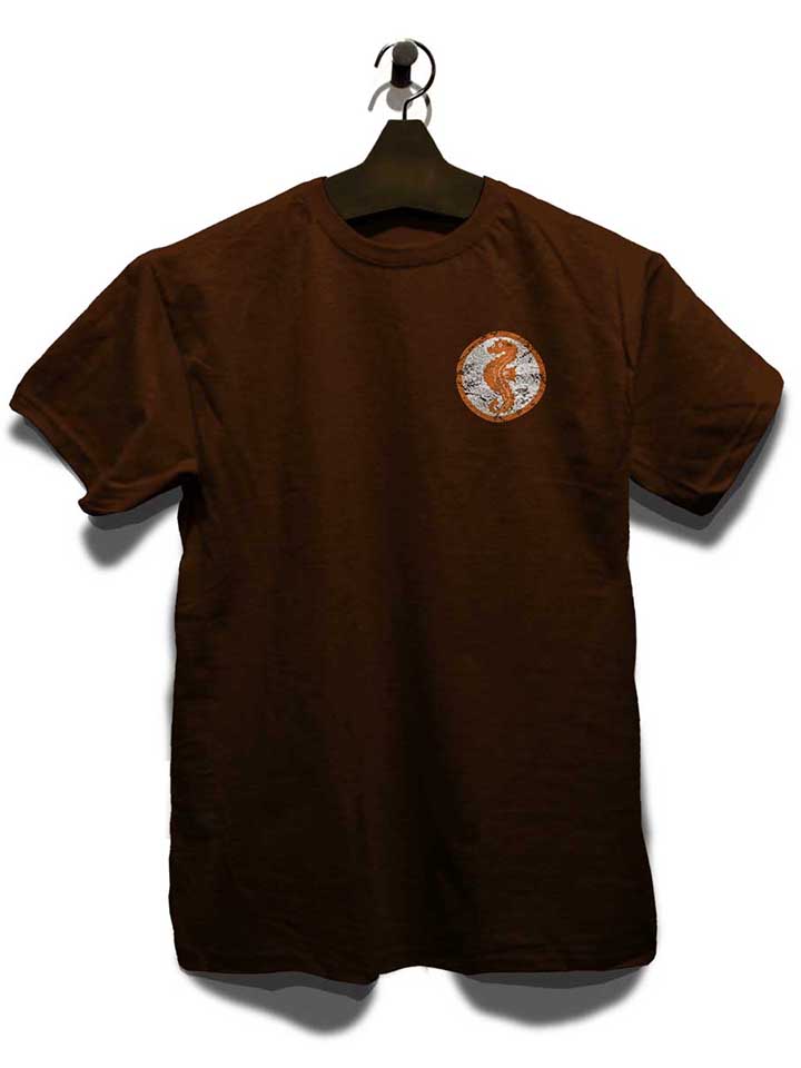 seepferdchen-logo-vintage-chest-print-t-shirt braun 3