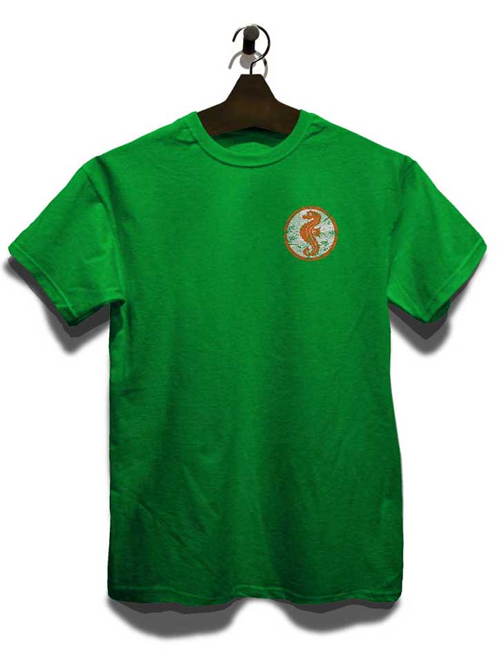 seepferdchen-logo-vintage-chest-print-t-shirt gruen 3