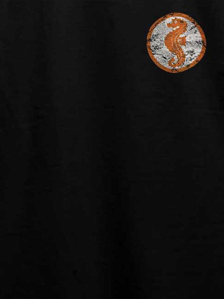 seepferdchen-logo-vintage-chest-print-t-shirt schwarz 4