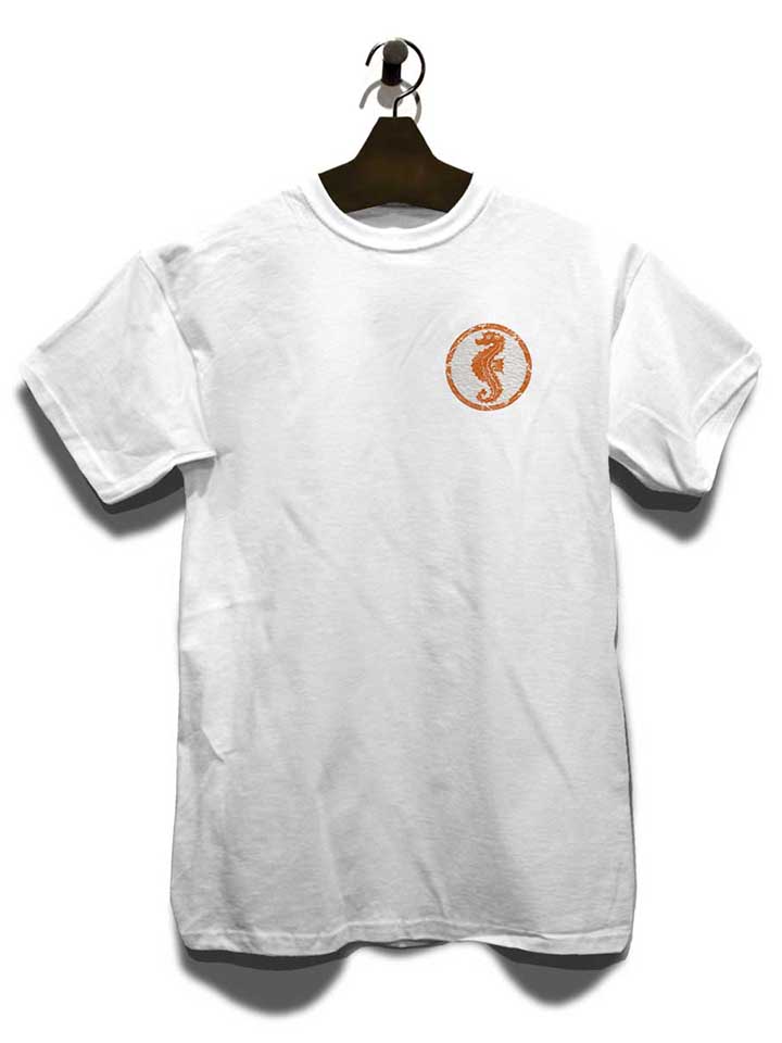 seepferdchen-logo-vintage-chest-print-t-shirt weiss 3