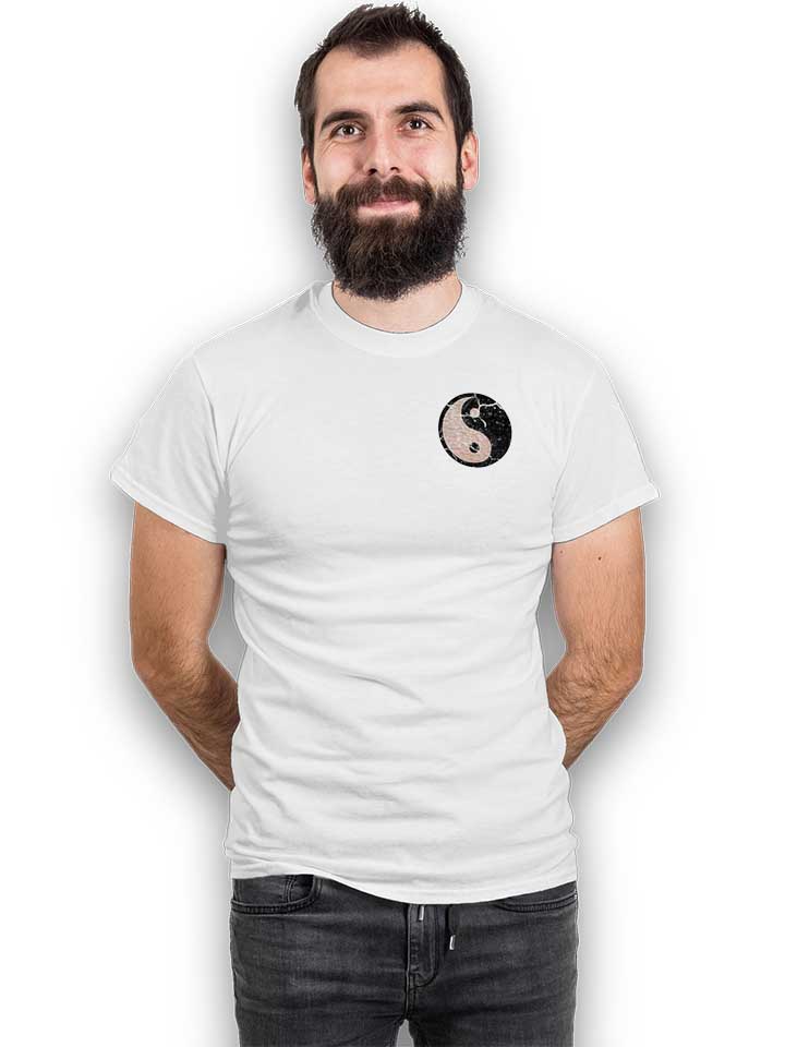 yin-yang-vintage-chest-print-t-shirt weiss 2